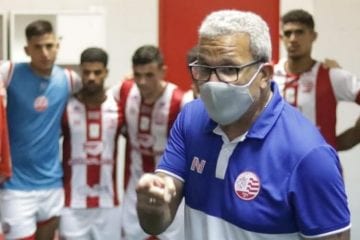 Hélio minimiza necessidade de contratações e enfatiza que time precisa produzir mais