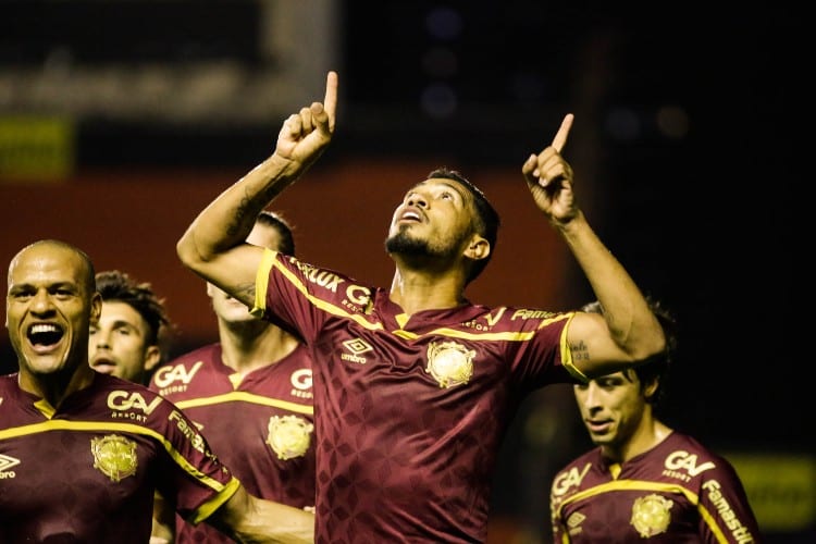 Técnico Jair Ventura garante que Hernane Brocador continua nos planos do Sport