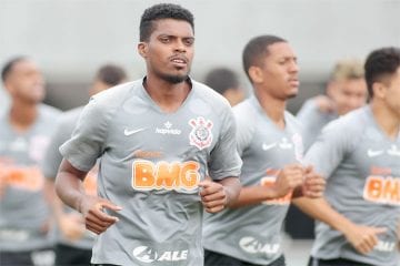 Zagueiro Jemerson volta aos treinos e deve estrear pelo Corinthians no clássico