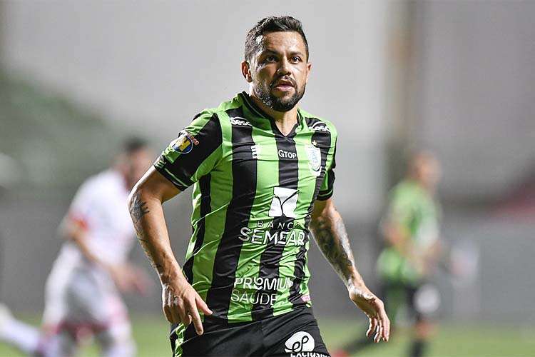 América anuncia prorrogação do contrato de Felipe Azevedo