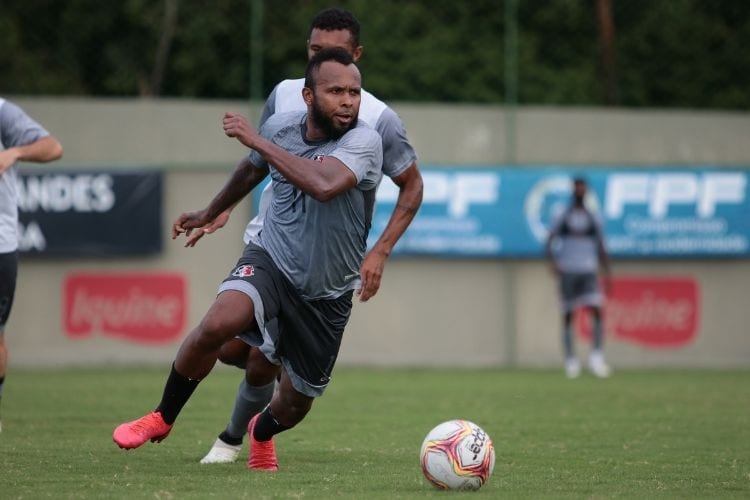 Sem cravar substituto de Chiquinho, Martelotte elogia jogador; veja opções
