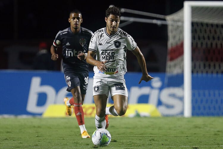 Lateral-direito Marcinho deve ser barrado de time titular do Botafogo