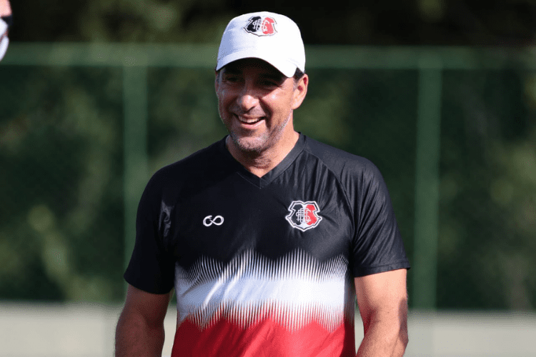 Às vésperas da fase decisiva, Martelotte pede confiança à torcida do Santa