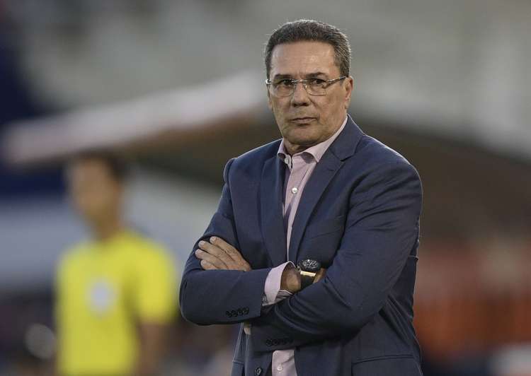 COVID-19: testes positivos em atletas e técnicos deixa futebol em alerta