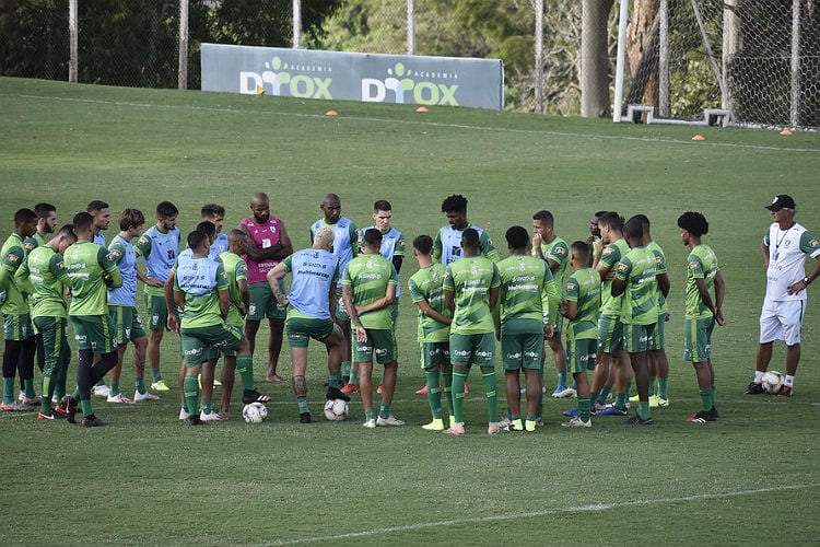 De olho na liderança da Série B, América encara CRB no Independência