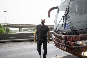 Flamengo busca quinta vitória consecutiva para pressionar líder