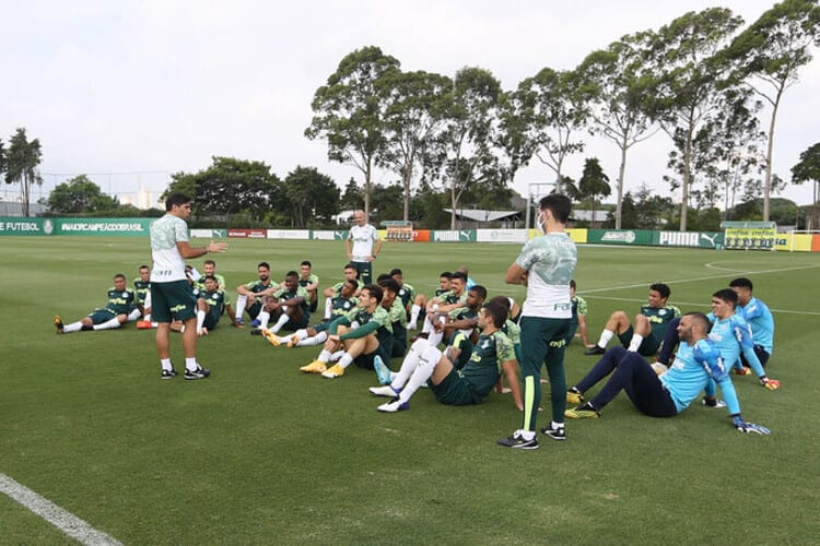 Preocupado com desgaste físico, Palmeiras enfrenta Red Bull Bragantino