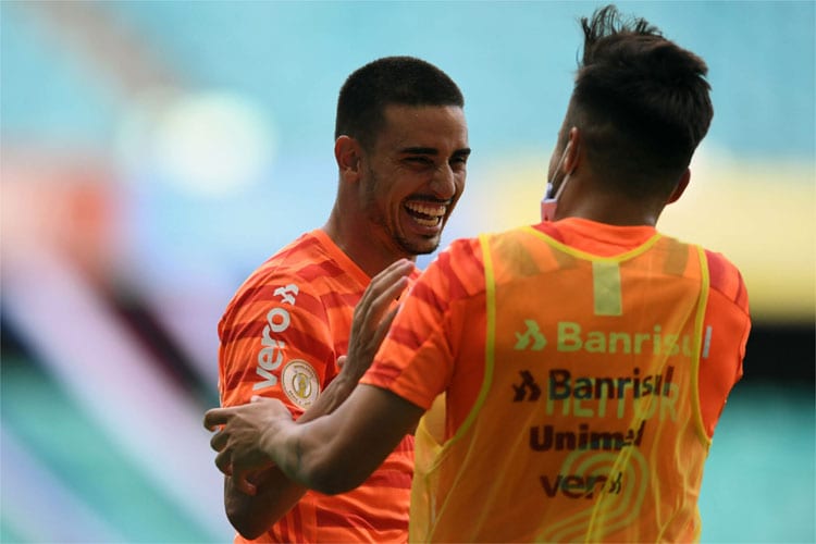 Thiago Galhardo desencanta, Internacional vence Bahia e se consolida no G4