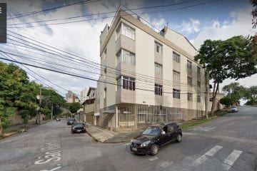 Ladrões rendem casal, roubam apartamento e tentam levar carro neste domingo