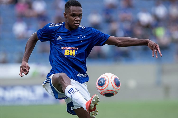 Cruzeiro libera Alexandre Jesus para acertar com o Fluminense