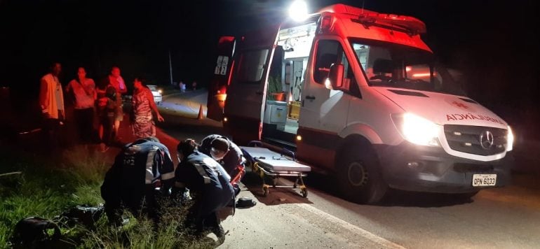 Carro e moto batem de frente próximo ao Hotel Chácara, em Itabira