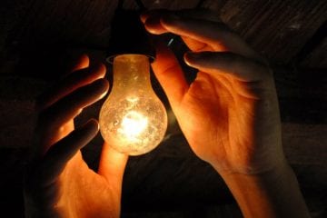 Com volta de bandeira tarifária, conta de luz fica mais cara a partir de hoje (1º)