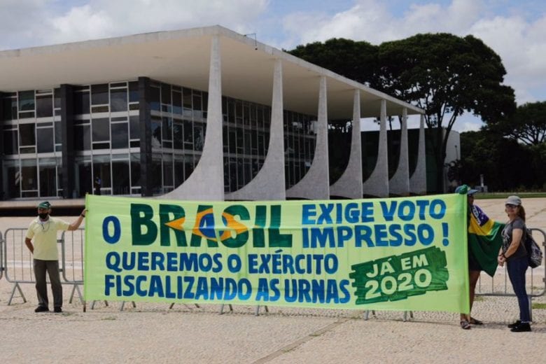 Apoiadores de Bolsonaro fazem protesto pelo voto impresso na Esplanada