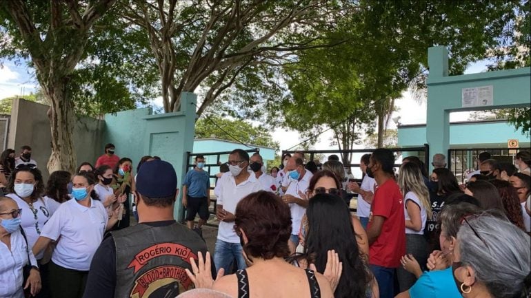 Familiares e amigos prestam última homenagem à Dona Dudu