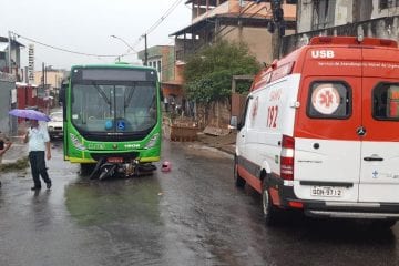 Batida de frente deixa motociclista ferido no bairro Praia
