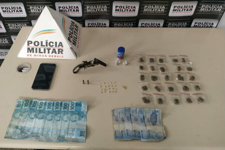 Polícia Militar prende suspeito por tráfico de drogas no meio da rua em Monlevade