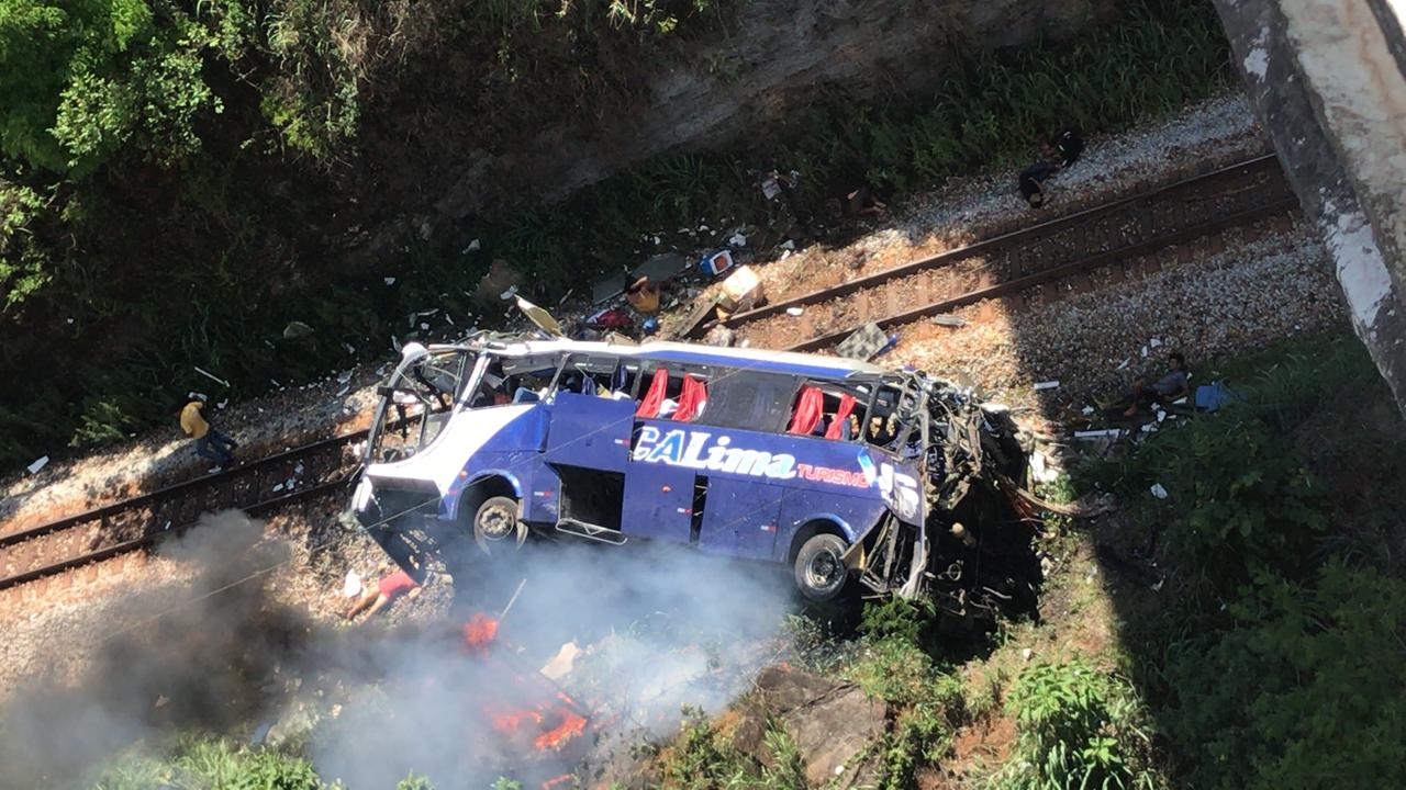 Ônibus do acidente na BR-381 recebeu 6 autuações nas estradas mineiras