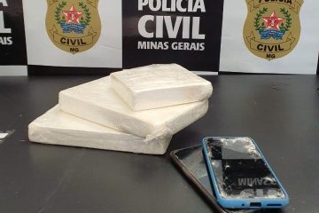 Homem é preso em flagrante com barras de cocaína