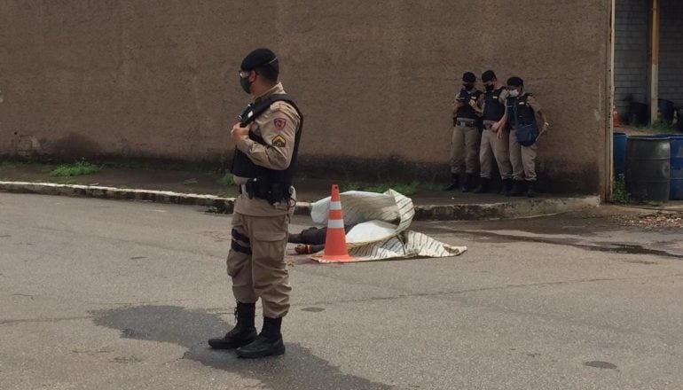 Homem é assassinado brutalmente no meio da rua em Monlevade