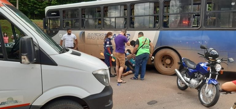 Acidente envolvendo ônibus e motociclista deixa vítima com ferimentos em Itabira