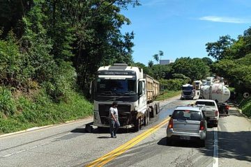 Acidente com vítima fatal complica o trânsito na BR-381 em Ravena
