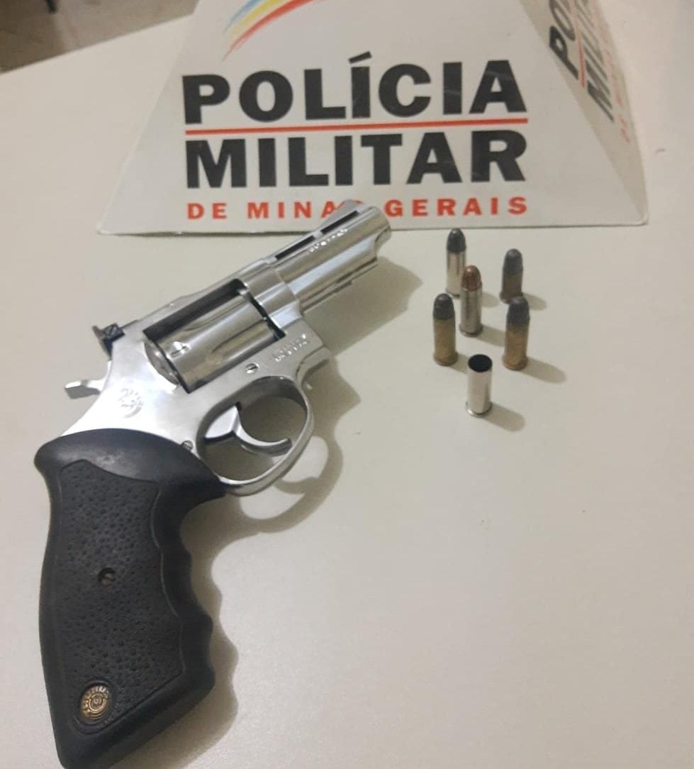 Homem é preso após atirar contra desafeto em um bar
