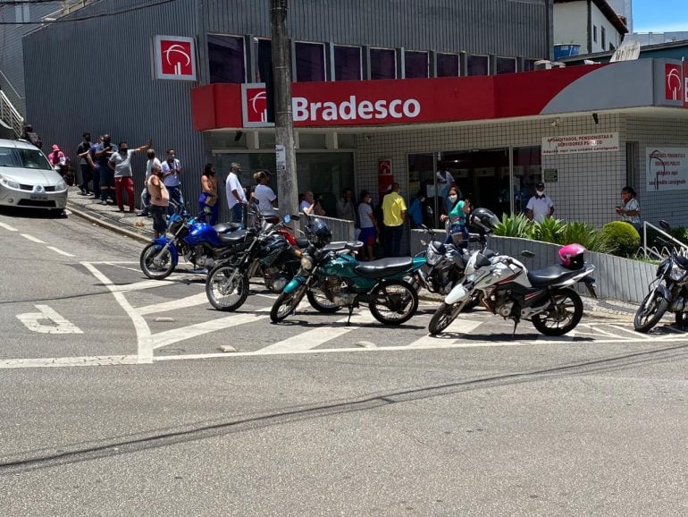 Bancos abrem em horário especial na véspera de Natal; veja o mais funciona em Itabira