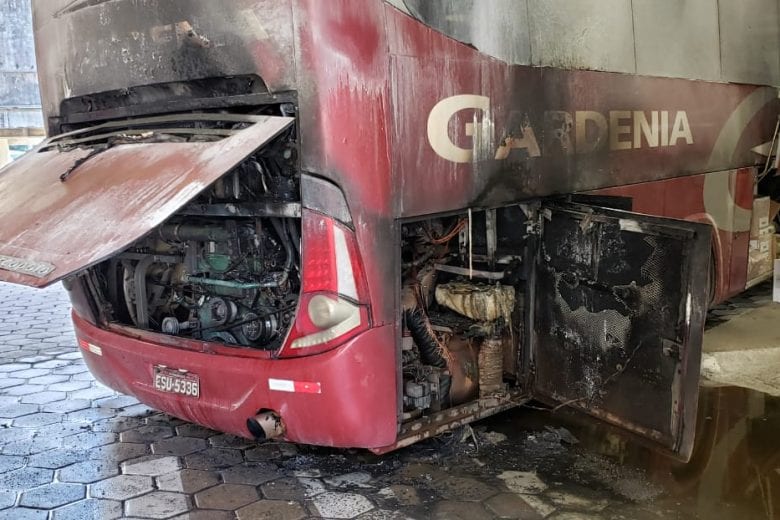 Pânico – Ônibus pega fogo na rodoviária de Belo Horizonte