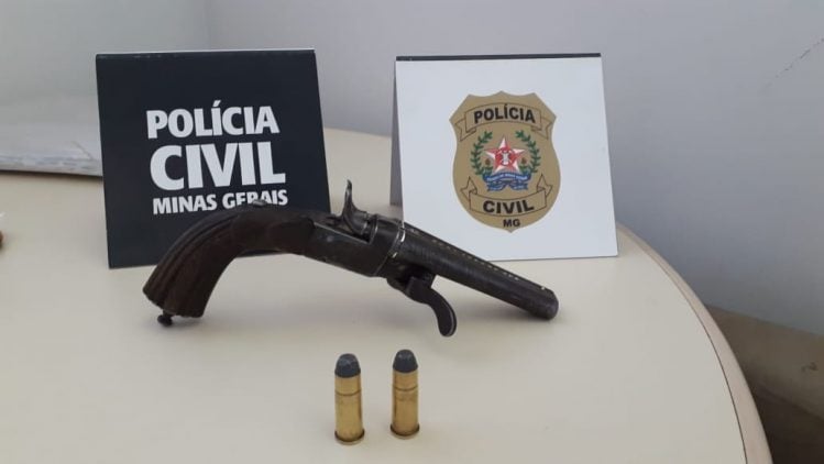 Polícia Civil apreende garrucha calibre .44 no Pedreira