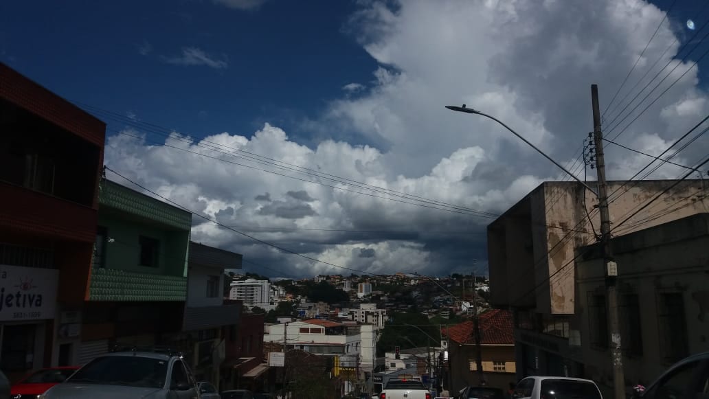Verão começa com temporais em grande parte do país