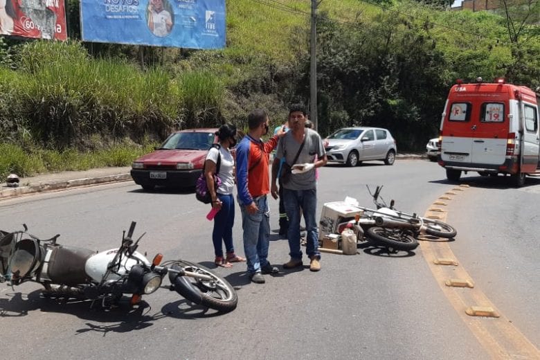 Colisão frontal entre motocicletas deixa feridos em Itabira