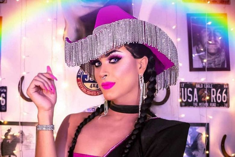 Drag Queen paranaense lança canção sertaneja com direito a videoclipe
