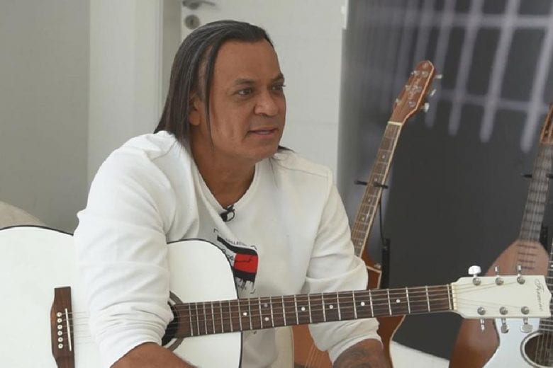 Frank Aguiar fala da nova fase pessoal e musical em entrevista à Amanda Françozo