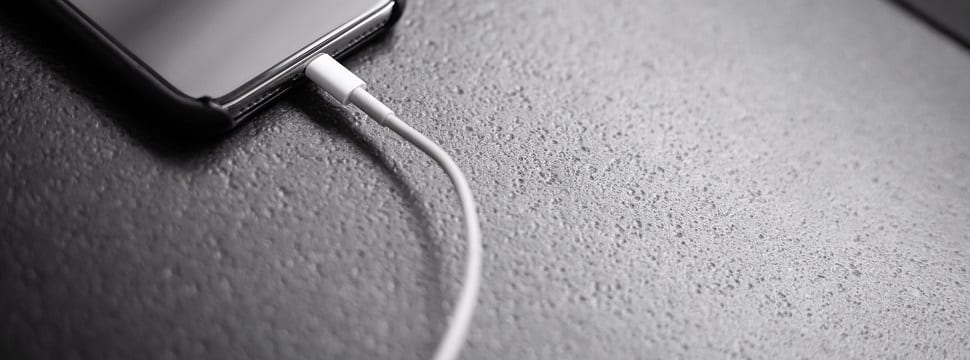 iPhone sem carregador? Procon-SP exigirá que acessório seja entregue para quem pedir