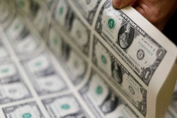 Dólar fecha acima de R$ 5,50 em dia de tensão externa