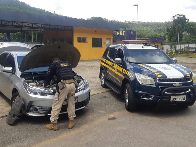 PRF apreende Corolla clonado no Rio de Janeiro em João Monlevade