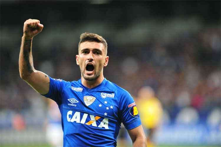 Arrascaeta parabeniza Cruzeiro por 100 anos: ‘Honra ter ficado na história’