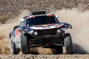 Sainz vence duelo contra Peterhansel no 1º dia do Rally Dakar e lidera nos carros