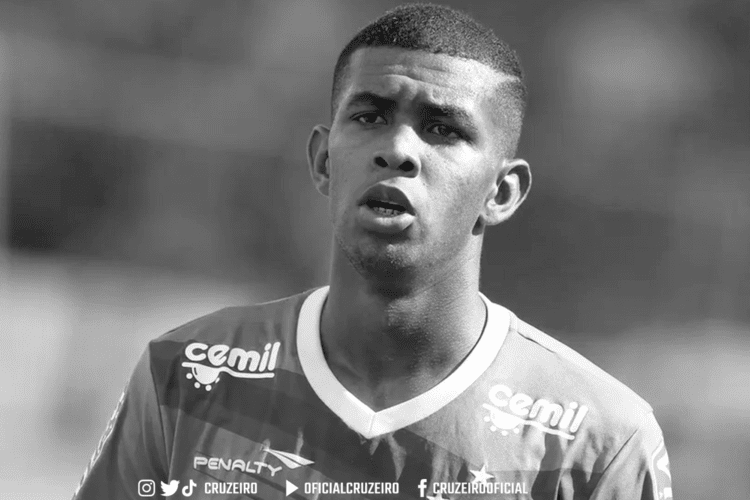 Cruzeiro e atletas que atuaram com Alex Apolinário o homenageiam após morte