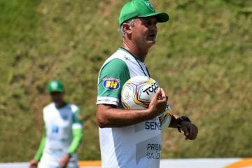 Lisca comanda treino tático no América em preparação para encarar Vitória
