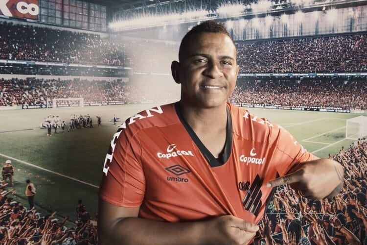 Sem dupla ofensiva, mas com Walter, Athletico-PR tenta afundar arquirrival