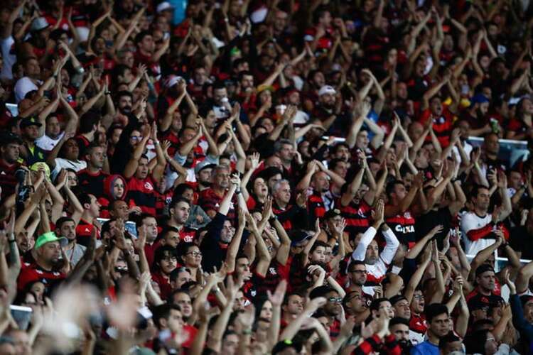 Prefeito do Rio diz que irá revogar autorização de público nos estádios