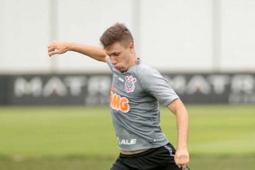 Lucas Piton passa por cirurgia e volta ao Corinthians em 6 semanas