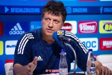 Ex-Cruzeiro, técnico Adilson Batista é internado em Curitiba após infarto