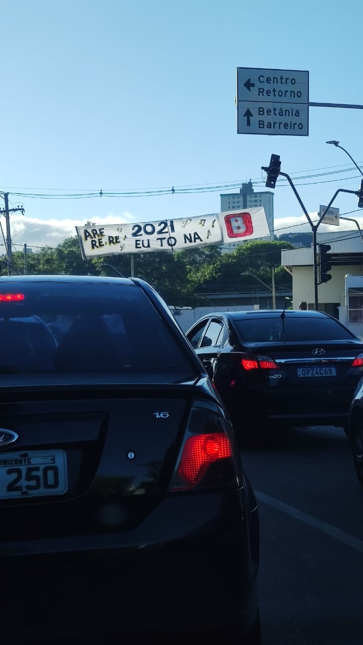 Faixas em Belo Horizonte zoam fracasso do Cruzeiro na Série B