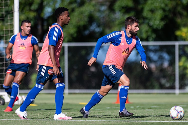 Sob pressão, Cruzeiro inicia preparação para duelo diante do Operário-PR