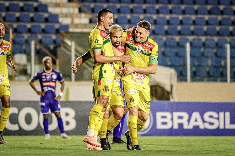 Sampaio Corrêa bate o Confiança e mantém chances de acesso na Série B