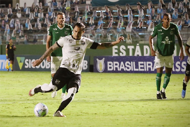 Com show de Vina, Ceará vence mais uma fora e afunda o Goiás no Brasileiro