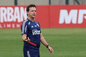Diniz admite abrir mão de filosofia por resultado: ‘Acabou não dando tempo’