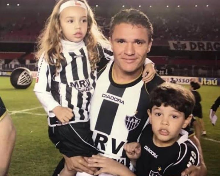 Filho de Marinho, ex-atacante do Atlético, morre em acidente aéreo